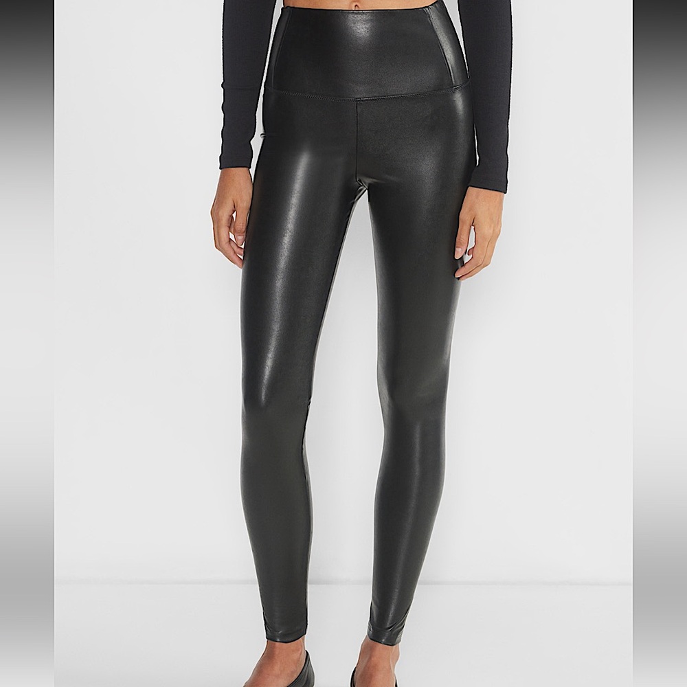 Aritzia Black XS Faux Leather Leggings